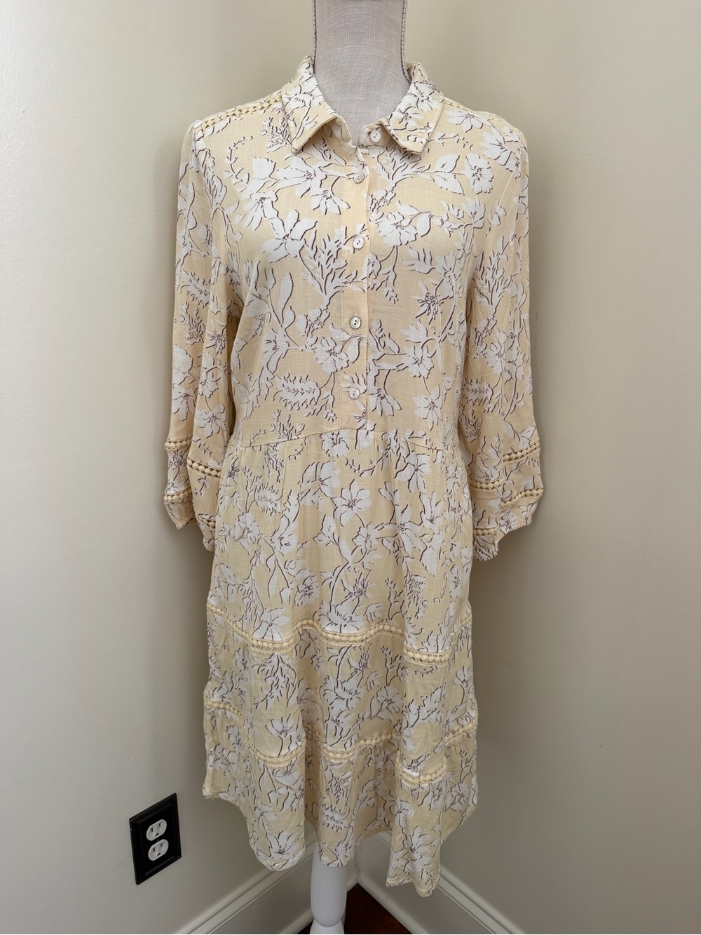 Lucky Brand Cream Floral Lace Tiered Shirt Dress - Picture 4 of 14